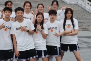 夜游咸陽！國青女籃在參加U19女籃世界杯前獲得難得放松的機(jī)會(huì)